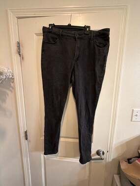 Old Navy High-Rise Super Skinny Black Jeans Size 16